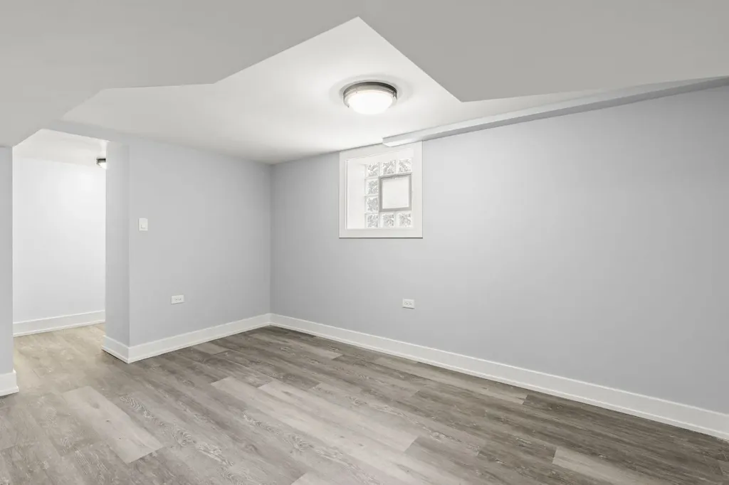5542 West 64th Street Chicago IL 60638