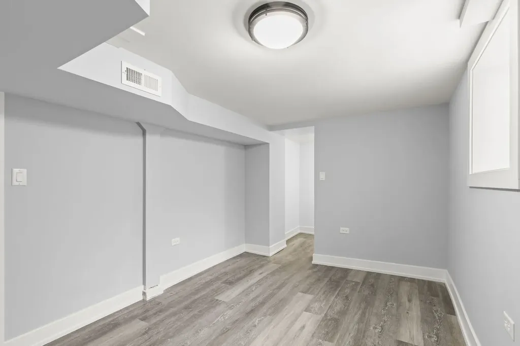 5542 West 64th Street Chicago IL 60638
