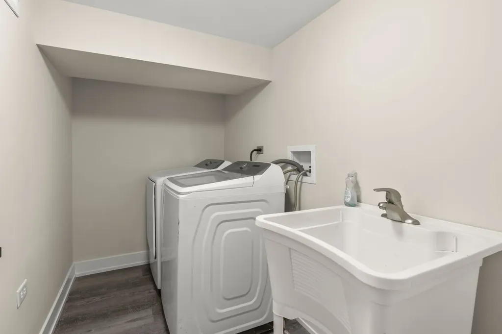 5542 West 64th Street Chicago IL 60638