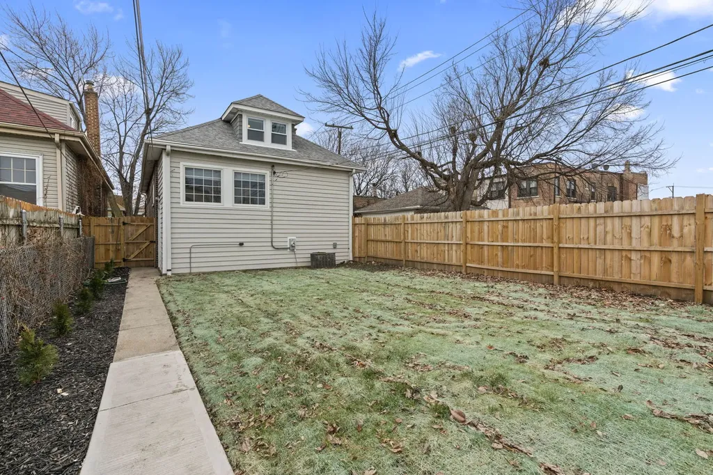 5542 West 64th Street Chicago IL 60638