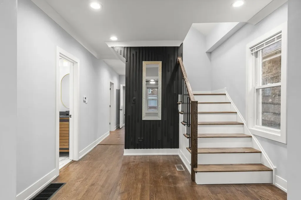 5542 West 64th Street Chicago IL 60638