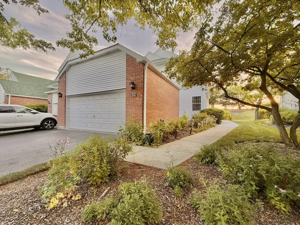 112 Pembroke Circle Lake Bluff IL 60044