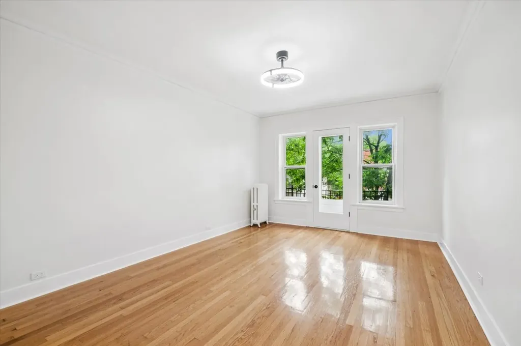 6454 North Damen Avenue Chicago IL 60645