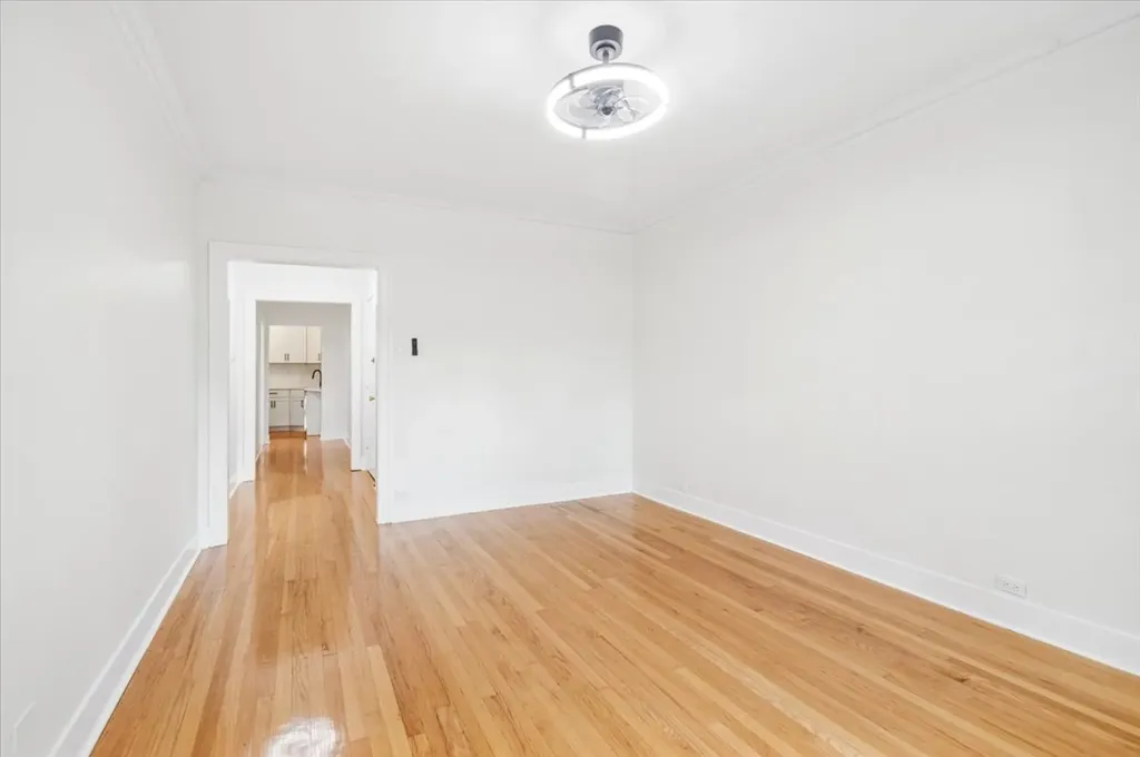 6454 North Damen Avenue Chicago IL 60645