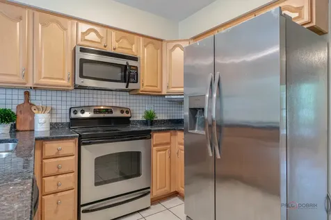 805 Garfield Avenue Libertyville IL 60048