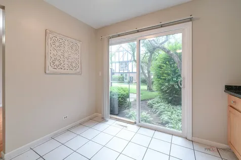 805 Garfield Avenue Libertyville IL 60048