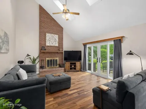 405 Blackhawk Drive Batavia IL 60510