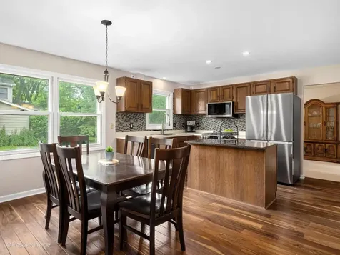 405 Blackhawk Drive Batavia IL 60510