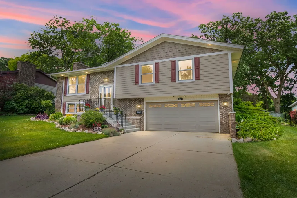 101 S Cedarcrest Drive Schaumburg IL 60193