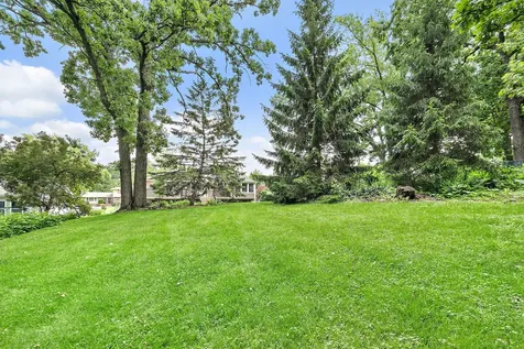 101 S Cedarcrest Drive Schaumburg IL 60193