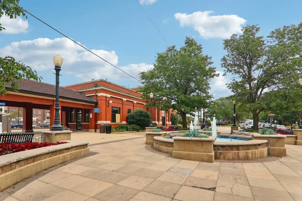 4917 Highland Avenue Downers Grove IL 60515
