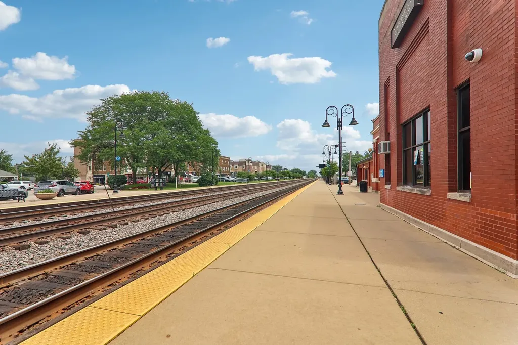 4917 Highland Avenue Downers Grove IL 60515