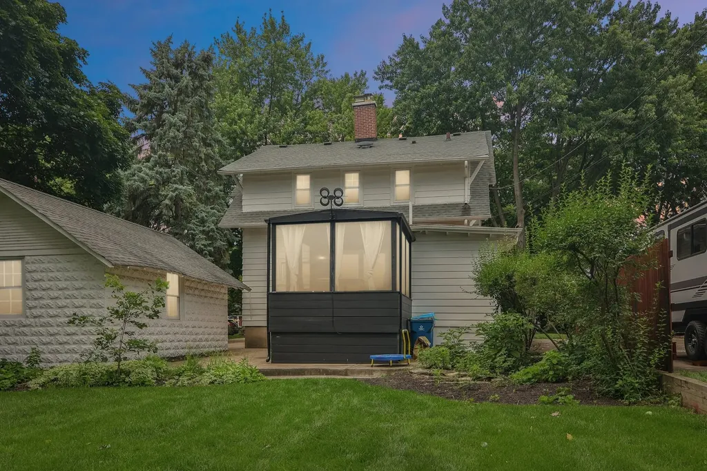 4917 Highland Avenue Downers Grove IL 60515