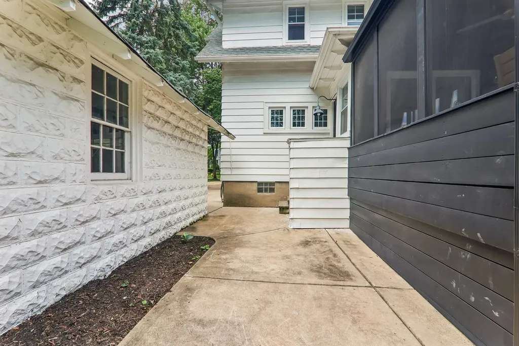 4917 Highland Avenue Downers Grove IL 60515