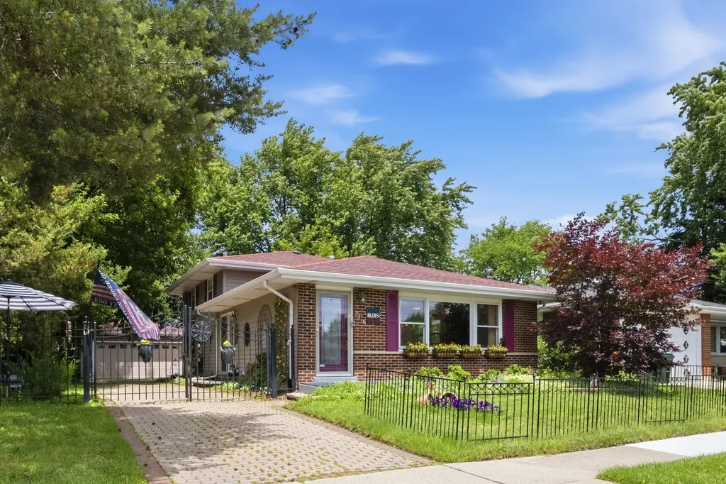 2176 North Westmoreland Drive Palatine IL 60074