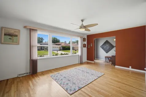 2176 North Westmoreland Drive Palatine IL 60074