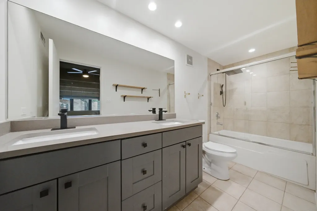 2000 South Michigan Avenue Chicago IL 60616