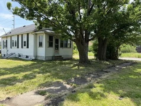 924 21ST Street East Moline IL 61244