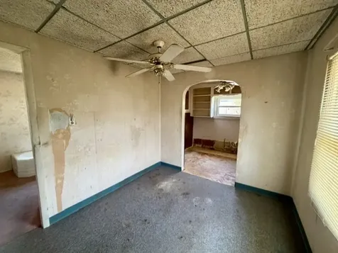 924 21ST Street East Moline IL 61244