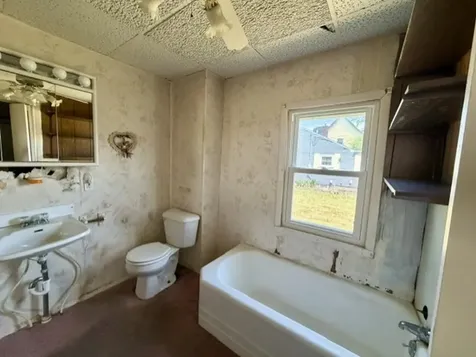 924 21ST Street East Moline IL 61244