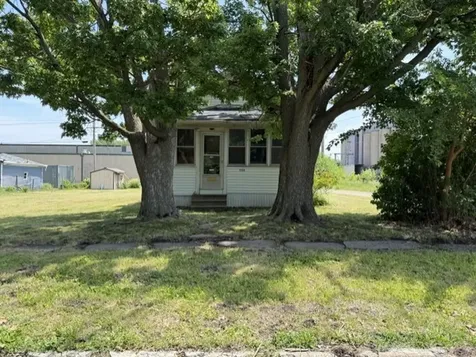 924 21ST Street East Moline IL 61244