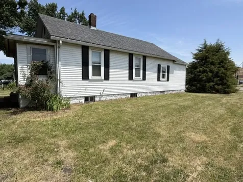924 21ST Street East Moline IL 61244