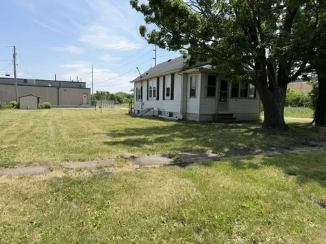 924 21ST Street East Moline IL 61244