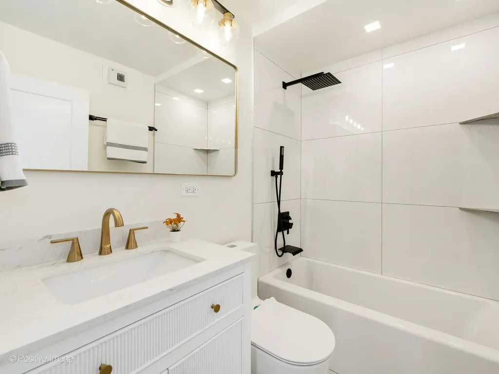 1310 North Ritchie Court Chicago IL 60610