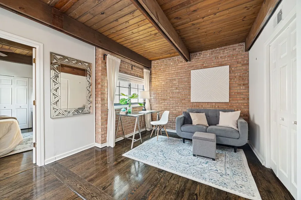 2735 North Mildred Avenue Chicago IL 60614