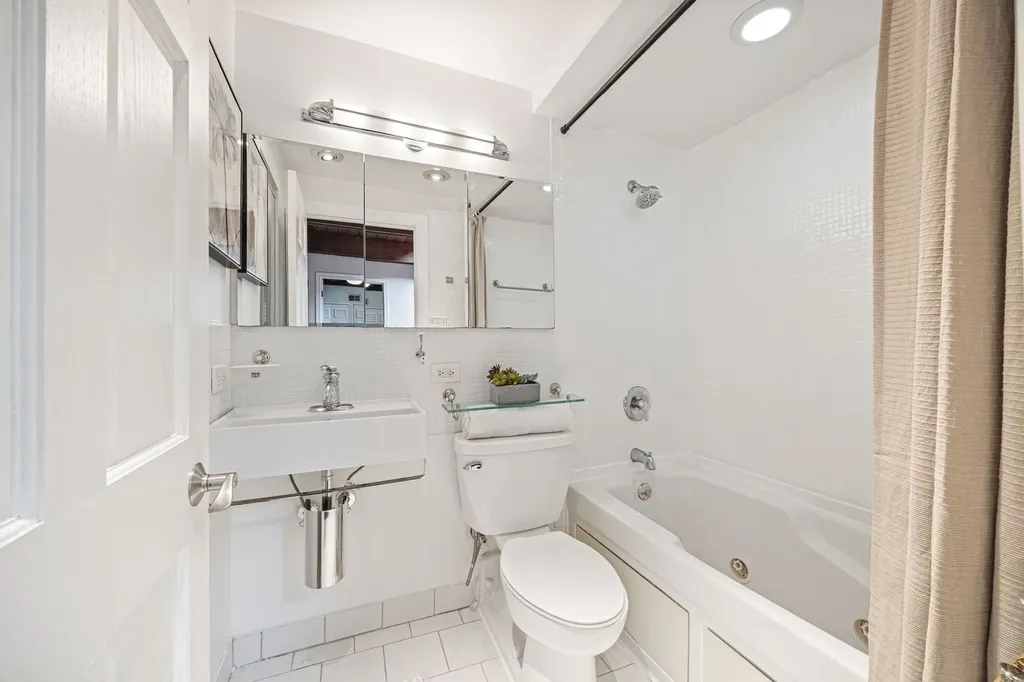 2735 North Mildred Avenue Chicago IL 60614