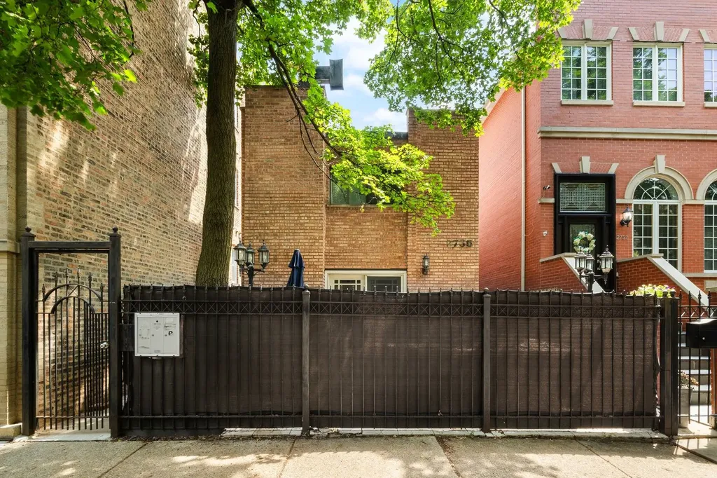 2735 North Mildred Avenue Chicago IL 60614