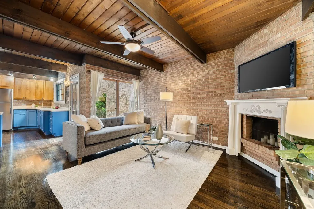 2735 North Mildred Avenue Chicago IL 60614