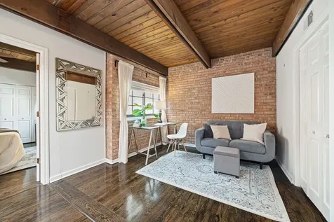 2735 North Mildred Avenue Chicago IL 60614