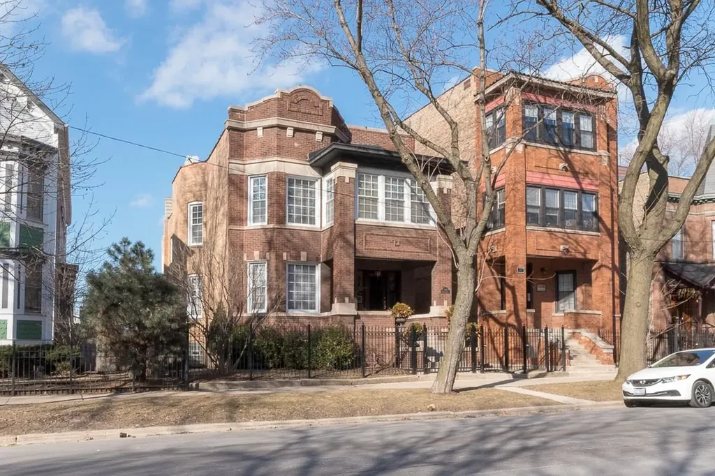 1440 West Addison Street Chicago IL 60613