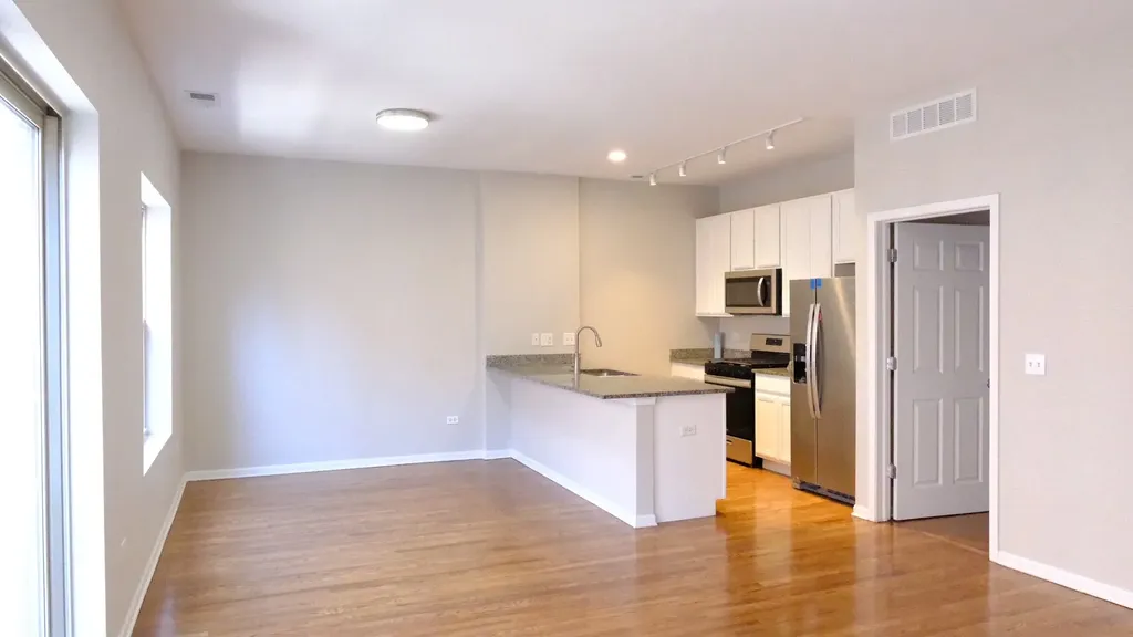 347 East 25th Place Chicago IL 60616