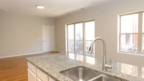 347 East 25th Place Chicago IL 60616
