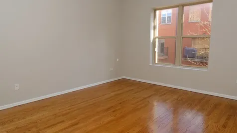 347 East 25th Place Chicago IL 60616