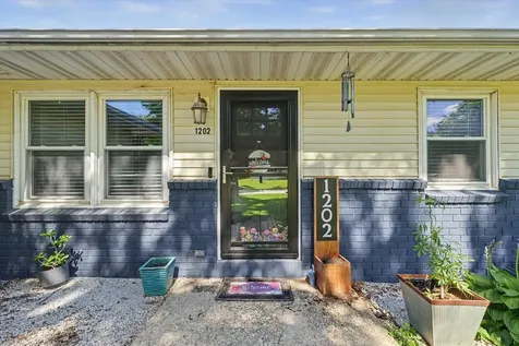 1202 Robin Road Mahomet IL 61853