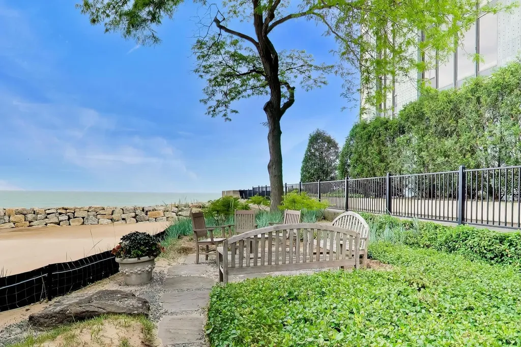 1440 Sheridan Road Wilmette IL 60091