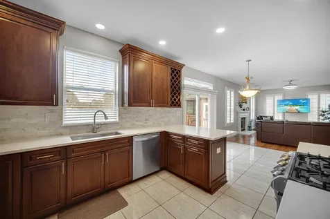 6 Yorkshire Court Algonquin IL 60102