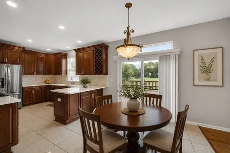 6 Yorkshire Court Algonquin IL 60102