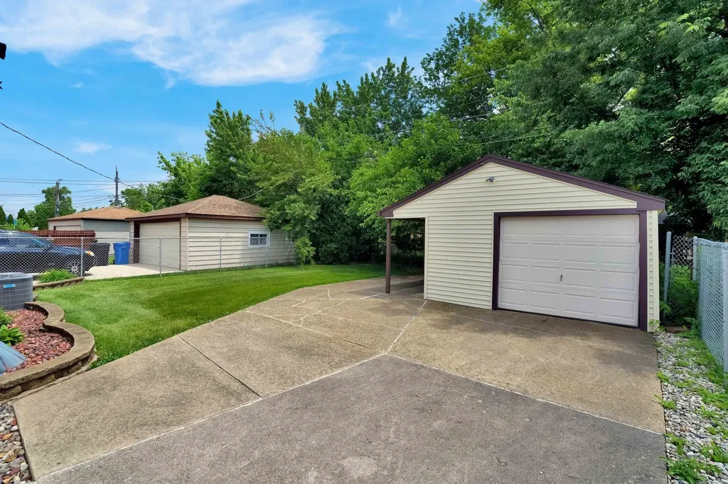 7943 South Kilpatrick Avenue Chicago IL 60652
