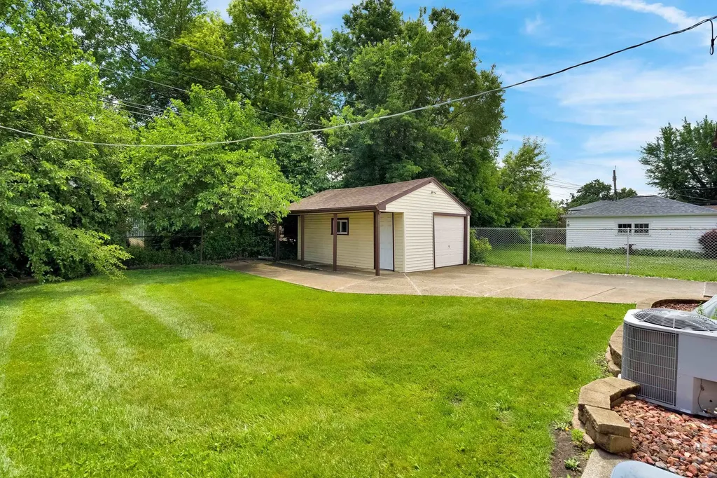 7943 South Kilpatrick Avenue Chicago IL 60652