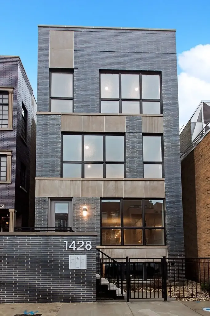 1428 West Grand Avenue Chicago IL 60642