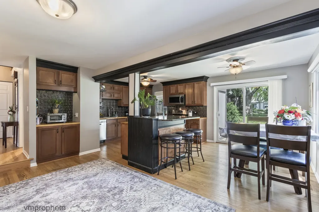 2634 Smith Street Rolling Meadows IL 60008
