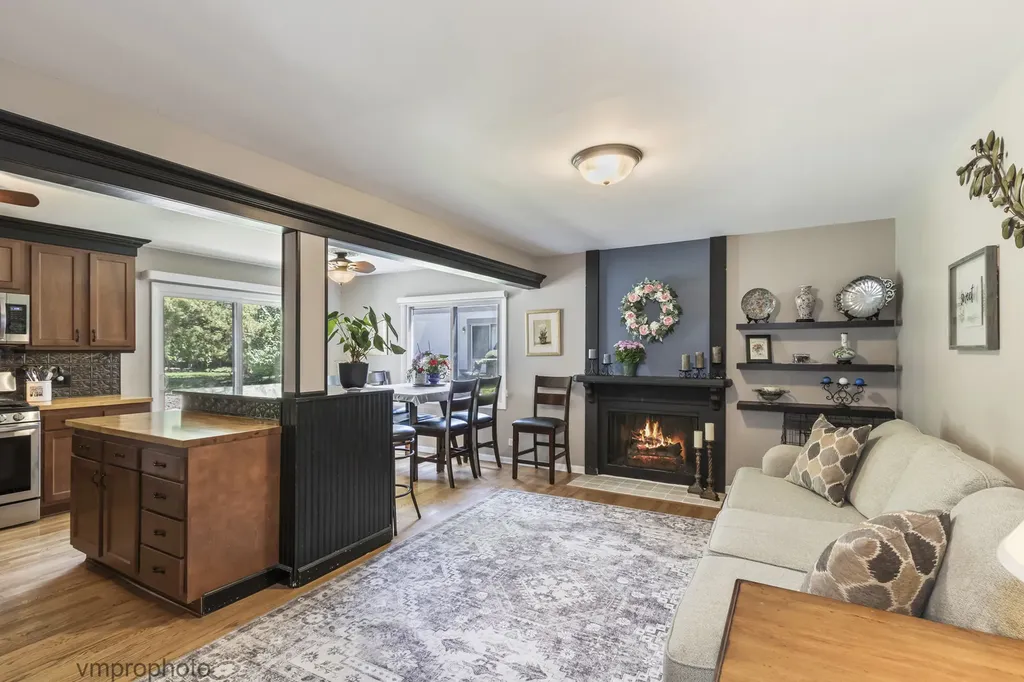 2634 Smith Street Rolling Meadows IL 60008
