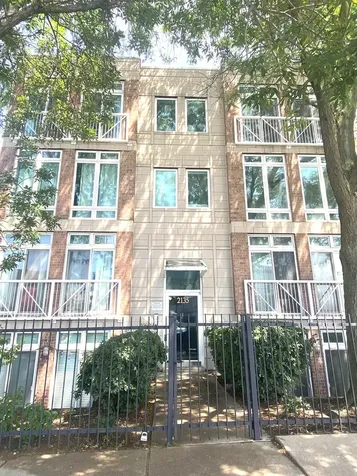 2135 North Southport Avenue Chicago IL 60614