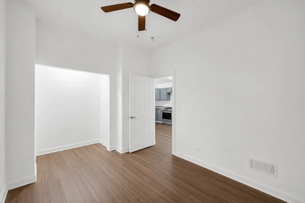 8008 South Muskegon Avenue Chicago IL 60617