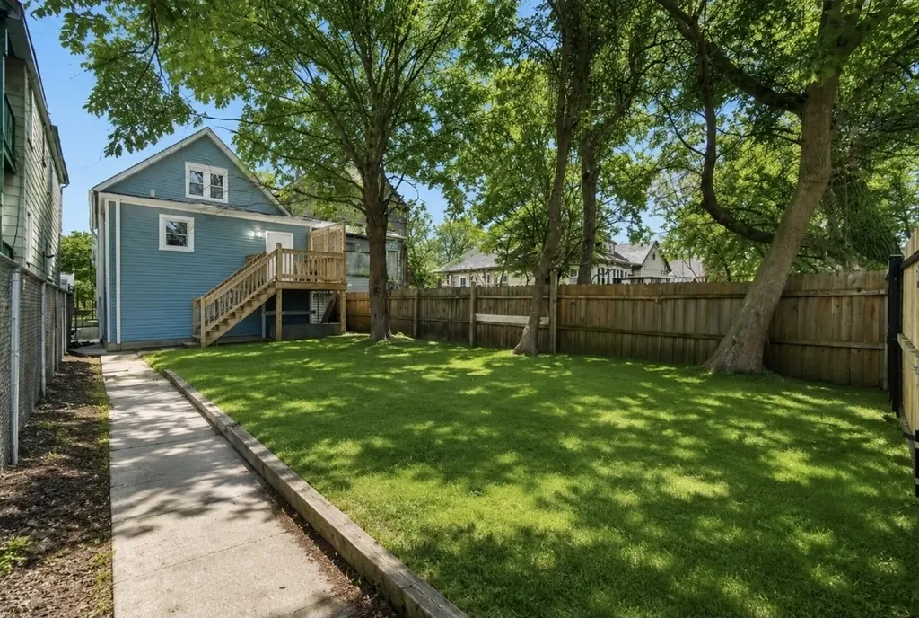 8008 South Muskegon Avenue Chicago IL 60617