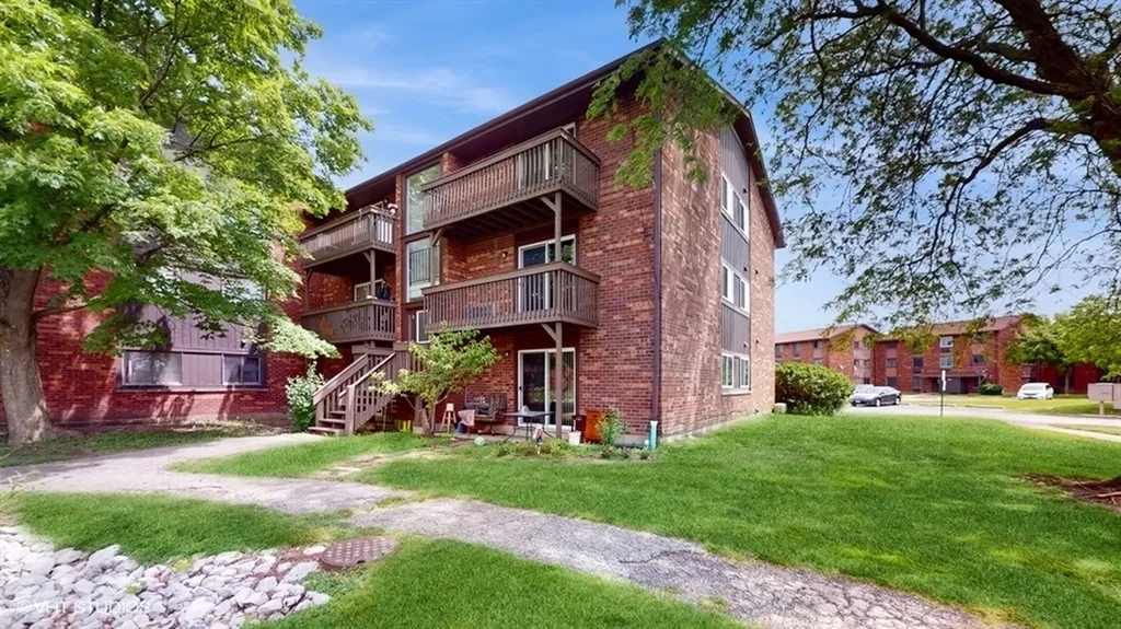 29W542 Country Ridge Drive Warrenville IL 60555
